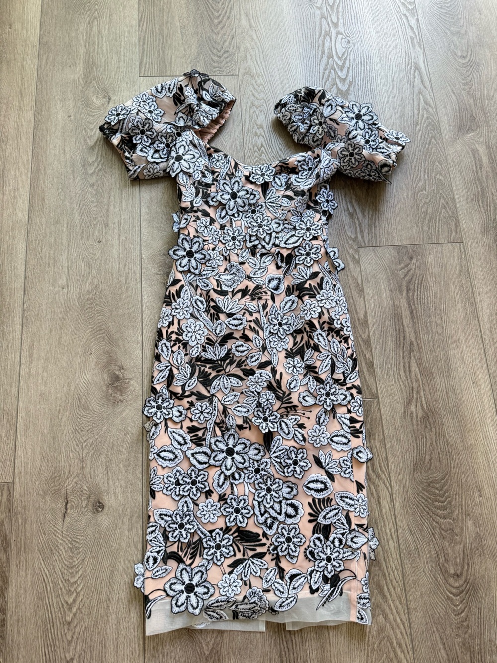 helsi lucia black white 3d floral appliuqe embroidered puff sleeve midi dress XS